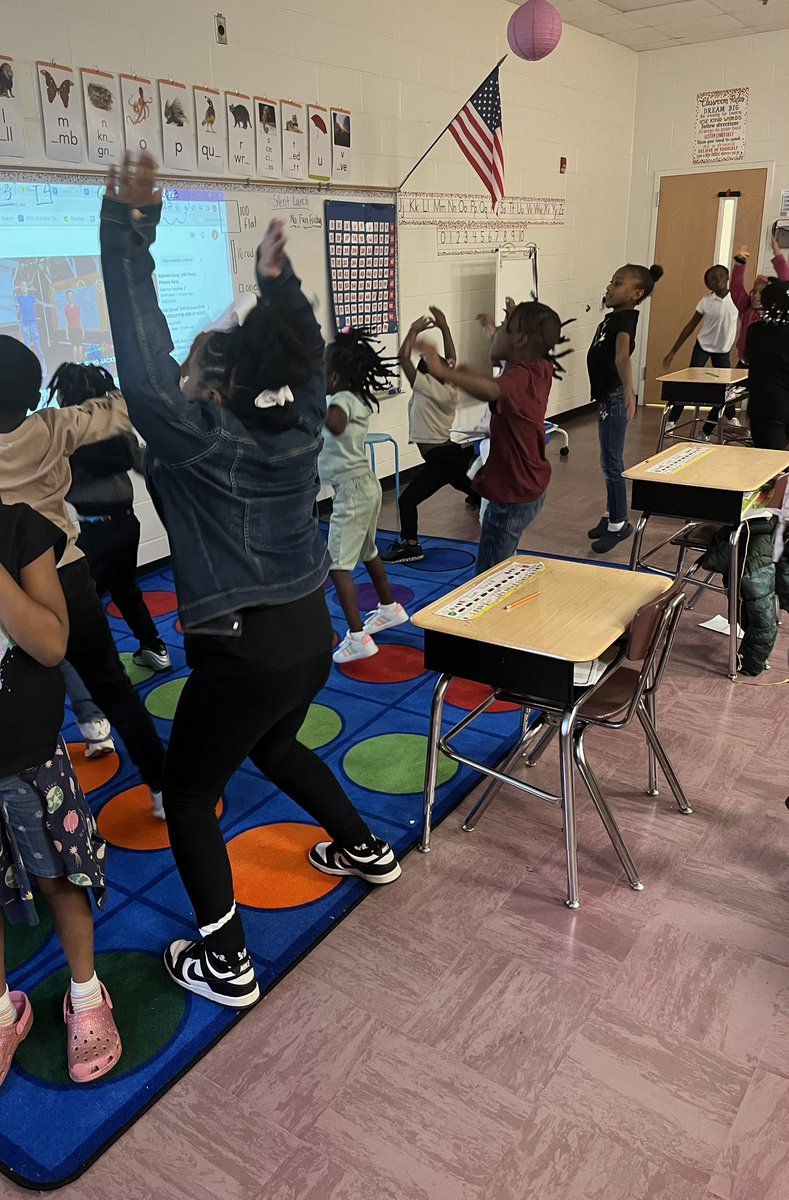 🅜🅡🅢 🅓🅔🅑🅞🅢🅔 tweet media