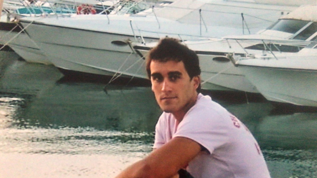 Una noche como la que arranca hoy, de hace 13 años, mataron a mi hermano. Se lo llevaron por delante a 135km/h en plena ciudad. No son accidentes, son asesinatos.

En recuerdo de todos los que se fueron antes de tiempo.

Maite zaitugu, Lander. 🙏🏻