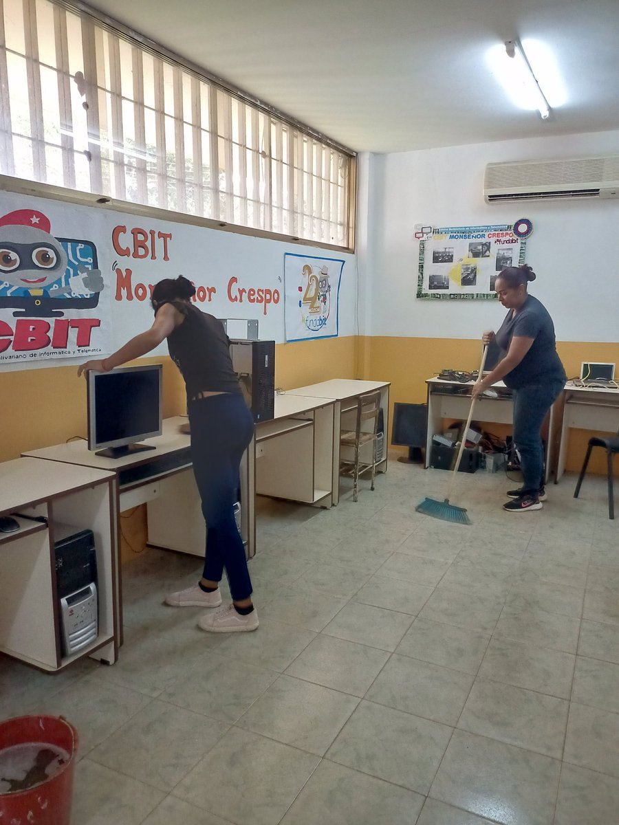 marideltuch's tweet photo. #28Sep #SomosFundabit Jornada de limpieza en el CBIT Monseñor Crespo del Municipio San José de Guaribe del Estado Guárico.
@MPPEDUCACION
@Fundabit_
@CDCEGuarico 
@fundabitguaric2 
@NaslyNd
@CbitMonsCrespo
@NoritzaGamboa https://t.co/MIPN8s1ewD