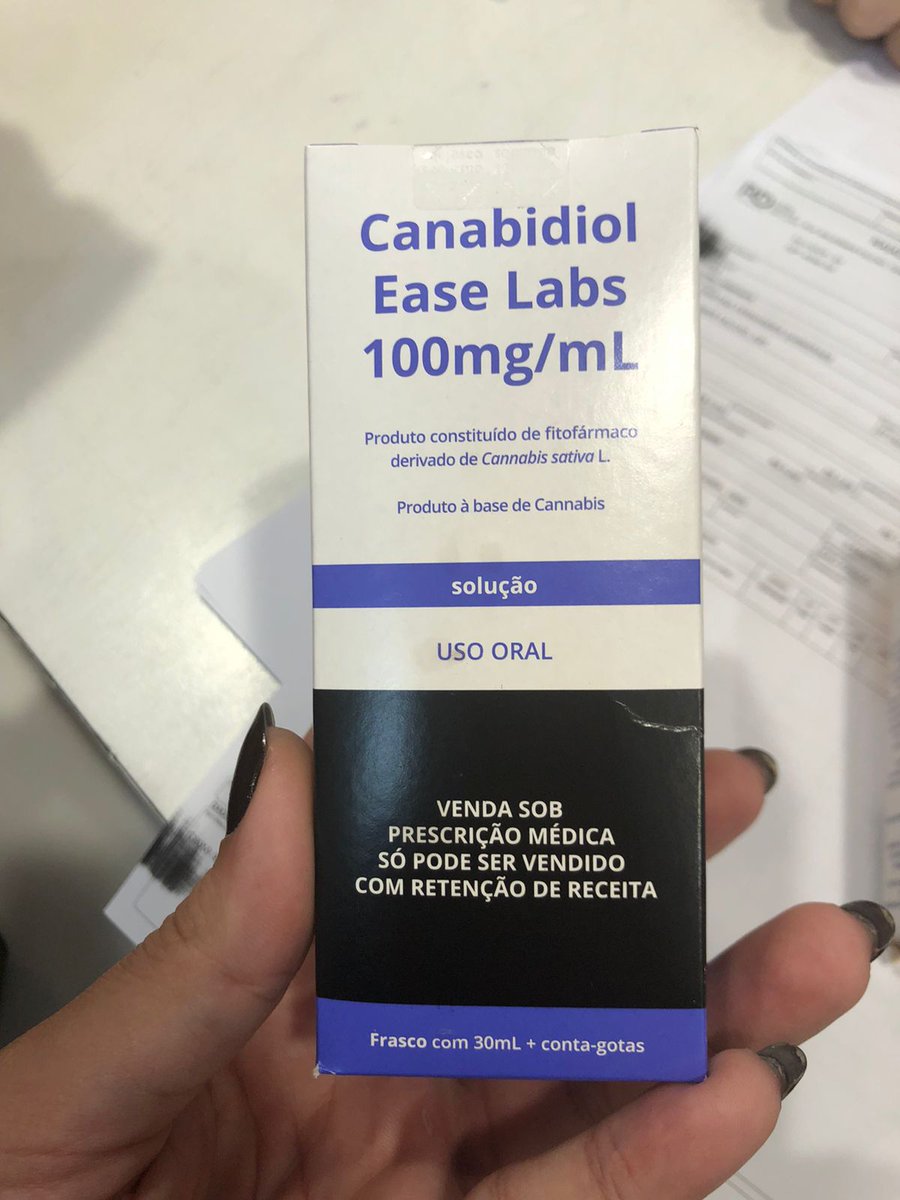 sobefeitoz's tweet photo. **UTILIDADE PÚBLICA**

Já está vendendo Canabidiol (CBD) na farmácia.
O processo era via importação e exigia uma autorização  do governo federal.
Agora é via receita azul e de fácil acesso. https://t.co/dO8rxznj0x