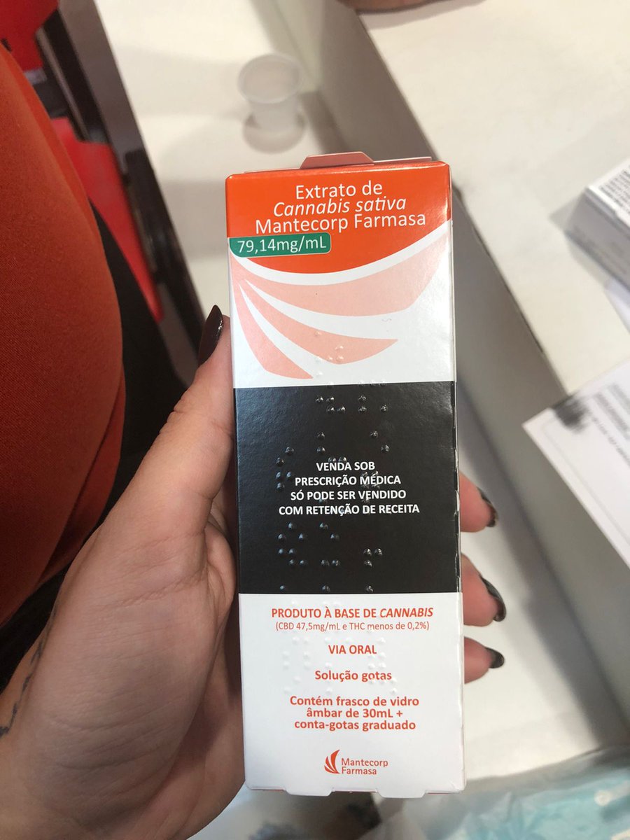 sobefeitoz's tweet photo. **UTILIDADE PÚBLICA**

Já está vendendo Canabidiol (CBD) na farmácia.
O processo era via importação e exigia uma autorização  do governo federal.
Agora é via receita azul e de fácil acesso. https://t.co/dO8rxznj0x
