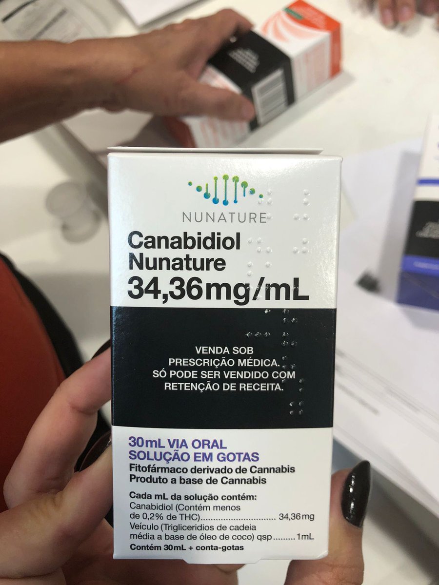 sobefeitoz's tweet photo. **UTILIDADE PÚBLICA**

Já está vendendo Canabidiol (CBD) na farmácia.
O processo era via importação e exigia uma autorização  do governo federal.
Agora é via receita azul e de fácil acesso. https://t.co/dO8rxznj0x