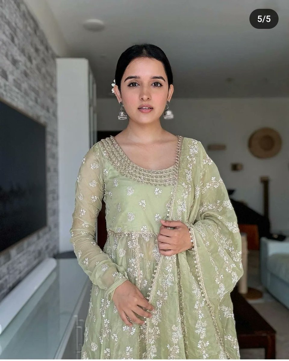 Sathya1922000's tweet photo. So beautiful pic of @ShirleySetia 💖 
#teamshirley #shirleysetia 
@BibssShirley @iNatashaSingh @RiyaaShirley @Sagar_Barapatre @pp_pravesh @k_venkatprasad @jaydeepsudani22 @itsKishankk @Rishadhussain4 @Geet143Music @MehakSeth3 @paayuhart @JoannaMDC15 @aakesh_garg @mad_kingAk14 ☺️ https://t.co/Ff6DyOxKiH