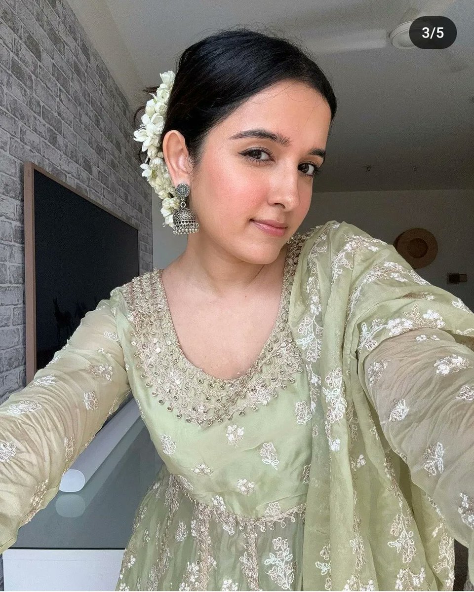 Sathya1922000's tweet photo. So beautiful pic of @ShirleySetia 💖 
#teamshirley #shirleysetia 
@BibssShirley @iNatashaSingh @RiyaaShirley @Sagar_Barapatre @pp_pravesh @k_venkatprasad @jaydeepsudani22 @itsKishankk @Rishadhussain4 @Geet143Music @MehakSeth3 @paayuhart @JoannaMDC15 @aakesh_garg @mad_kingAk14 ☺️ https://t.co/Ff6DyOxKiH