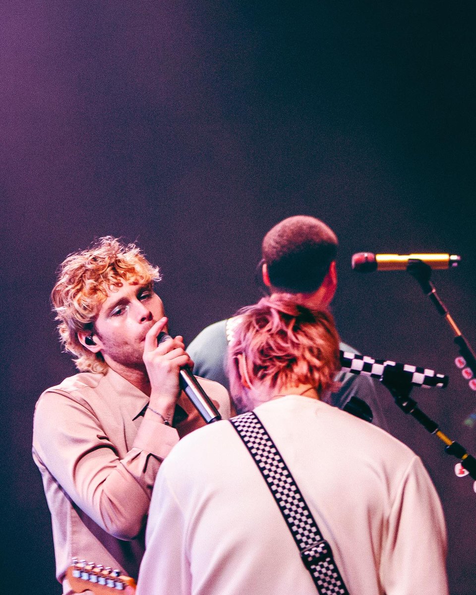 jamiehrice's tweet photo. everyone begging &amp; screaming for more ok ok here u go 

@5SOS • The 5 Seconds of Summer Show • 2023 • 📸 @jamiehrice 

#5sos #5sosfam #5sosfamily #5SecondsOfSummer #5sosshow #5secondsofsummershow #5sostour #michaelclifford #calumhood #lukehemmings #ashtonirwin https://t.co/brSt3hcWi5