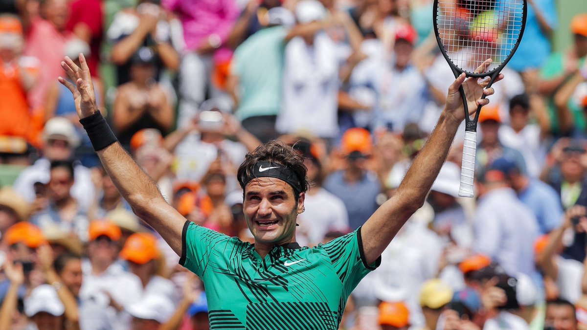fedballelite's tweet photo. 2017 Roger Federer 🇨🇭
91.5% win rate (54-5) 🎖
7 titles including 2 GS, 3 Masters 1000 🏆
Started year at No. 16, ended at No.2 with 9605 pts 🥈
Comeback player of the year 💪
4-0 H2H vs Nadal (first time he never lost a game to Nadal in a season)🏅
Improved backhand 🔨 https://t.co/lVbSFm3zu0