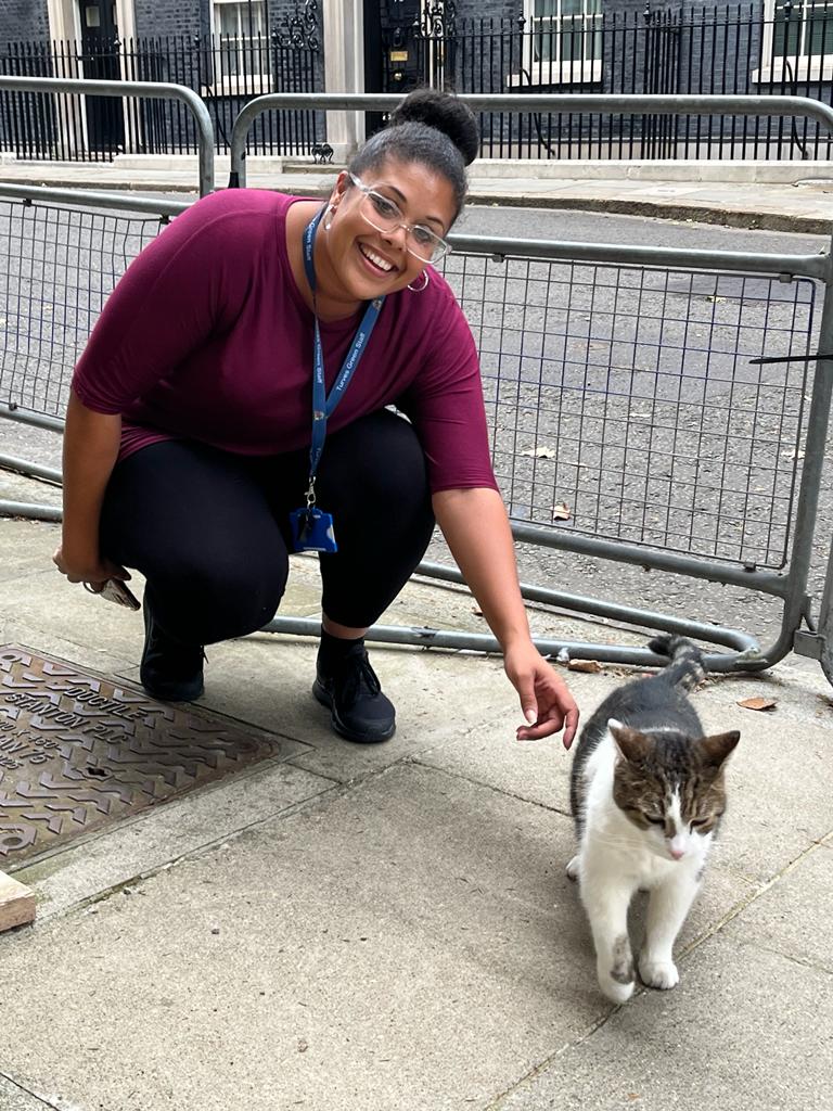 missfosterclee's tweet photo. Had a lovely day meeting Larry @Number10cat https://t.co/1N3KP9QLLs