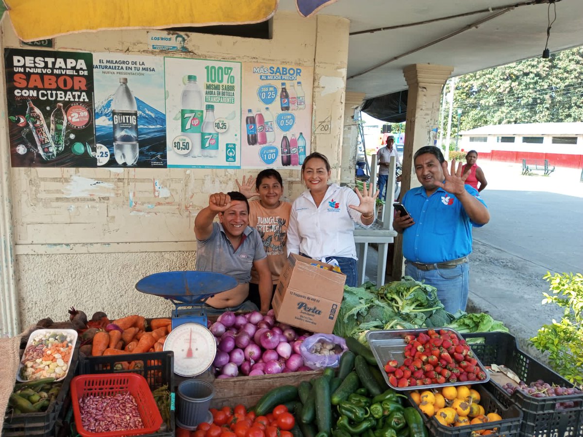 Rc5Vinces's tweet photo. Hoy, recorrimos el centro de la cuidad, las esperanzas de que vuelvan mejores días es enorme. 💙
El #ResurgirDeLaPatria está cerca y con ella la seguridad, la salud y el trabajo. ¡Venceremos! 💪🏽🇪🇨
#BrigadasVencedorasRC5
#MeeeeGusta 🐑
#LuisaGonzalezPresidenta
@MashiRafael https://t.co/yW7HHtgJeI