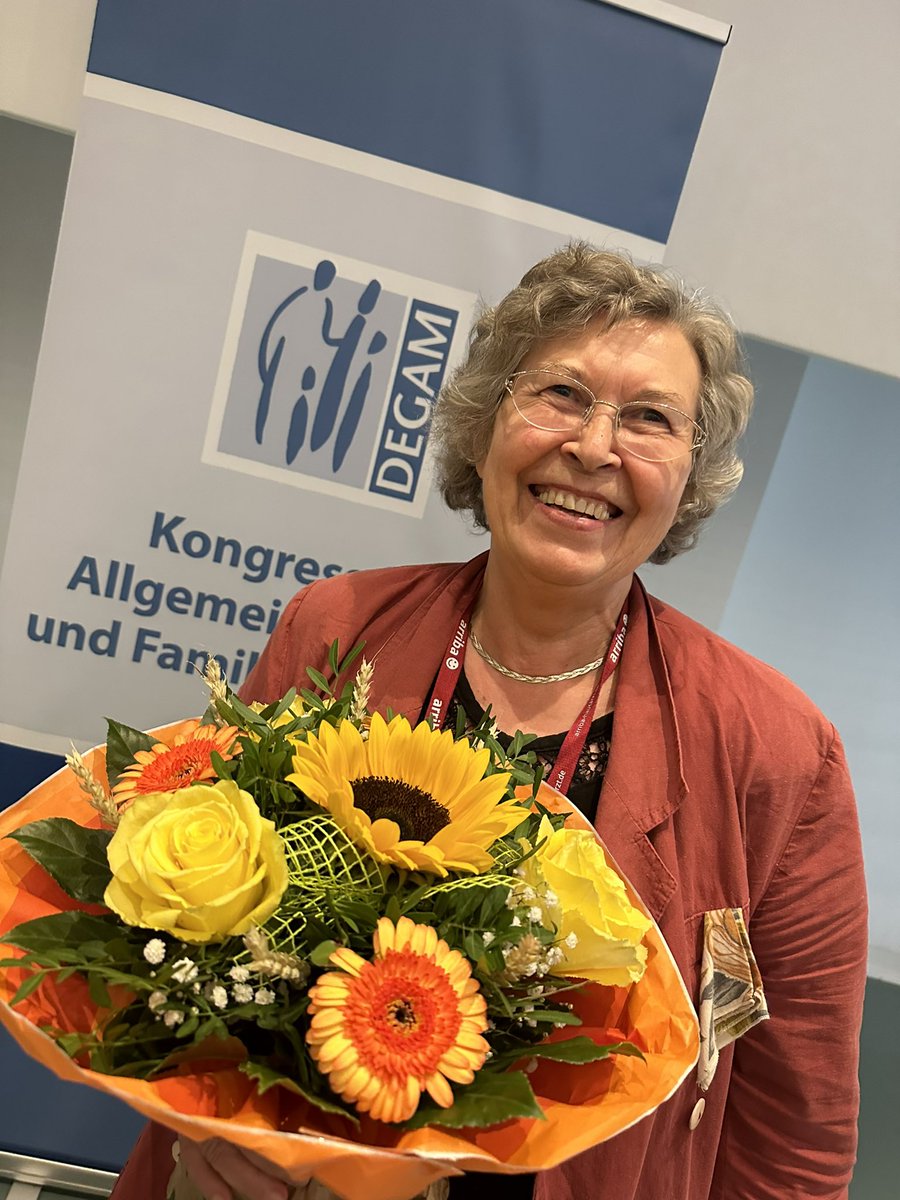 denisnoessler's tweet photo. Glückwunsch, Erika Baum, für das Bundesverdienstkreuz, das ihr Mitte Oktober verliehen werden wird. #degam @EdmundFrohlich @degampraesident https://t.co/v8opZPGH2S