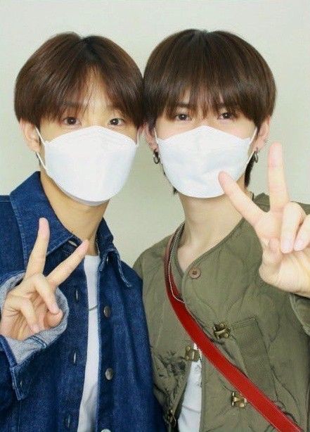 naurrrawr's tweet photo. — Mirip

Jiyosh/Yoshihoon few tweets au
Written by näür
In bahasa https://t.co/hrGt9EUn91