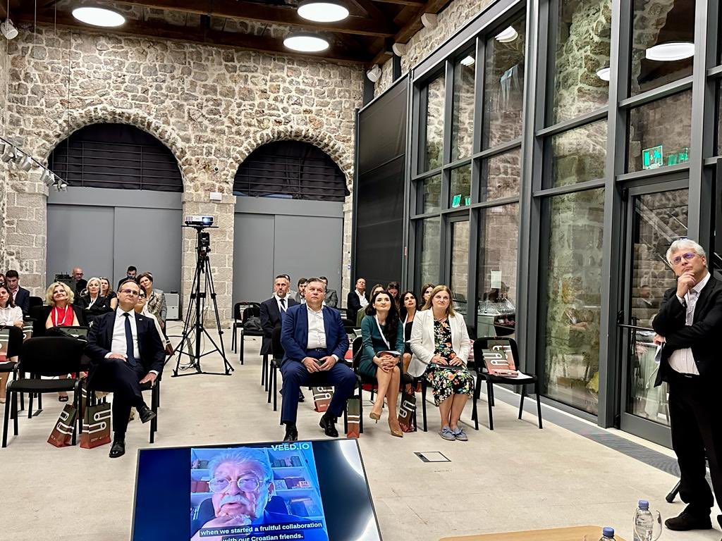 MFA_Croatia's tweet photo. Exciting discussions ahead at the #ClubofVenice gathering in #Dubrovnik! 
➡️ Focused on enhancing #EU communication for enlargement and 🇪🇺 macro-regional strategies. https://t.co/q9IXsK8OaE