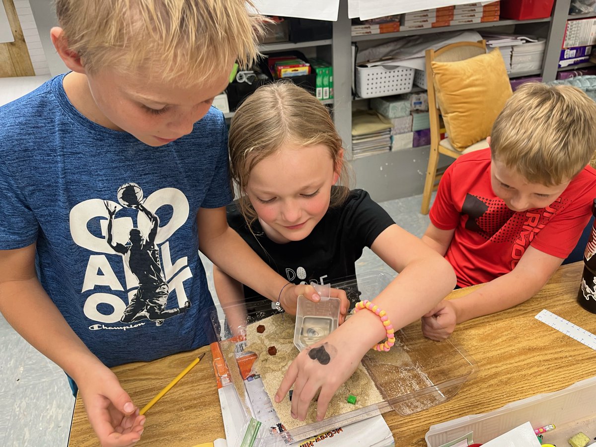 wpzizzers's tweet image. Dr. Rodriguez&apos;s third-grade class learned about natural hazards. The students were hands-on, simulating floods and landslides with small cubes representing homes. 🏠🔍 #ScienceExplorers #ZizzerProud