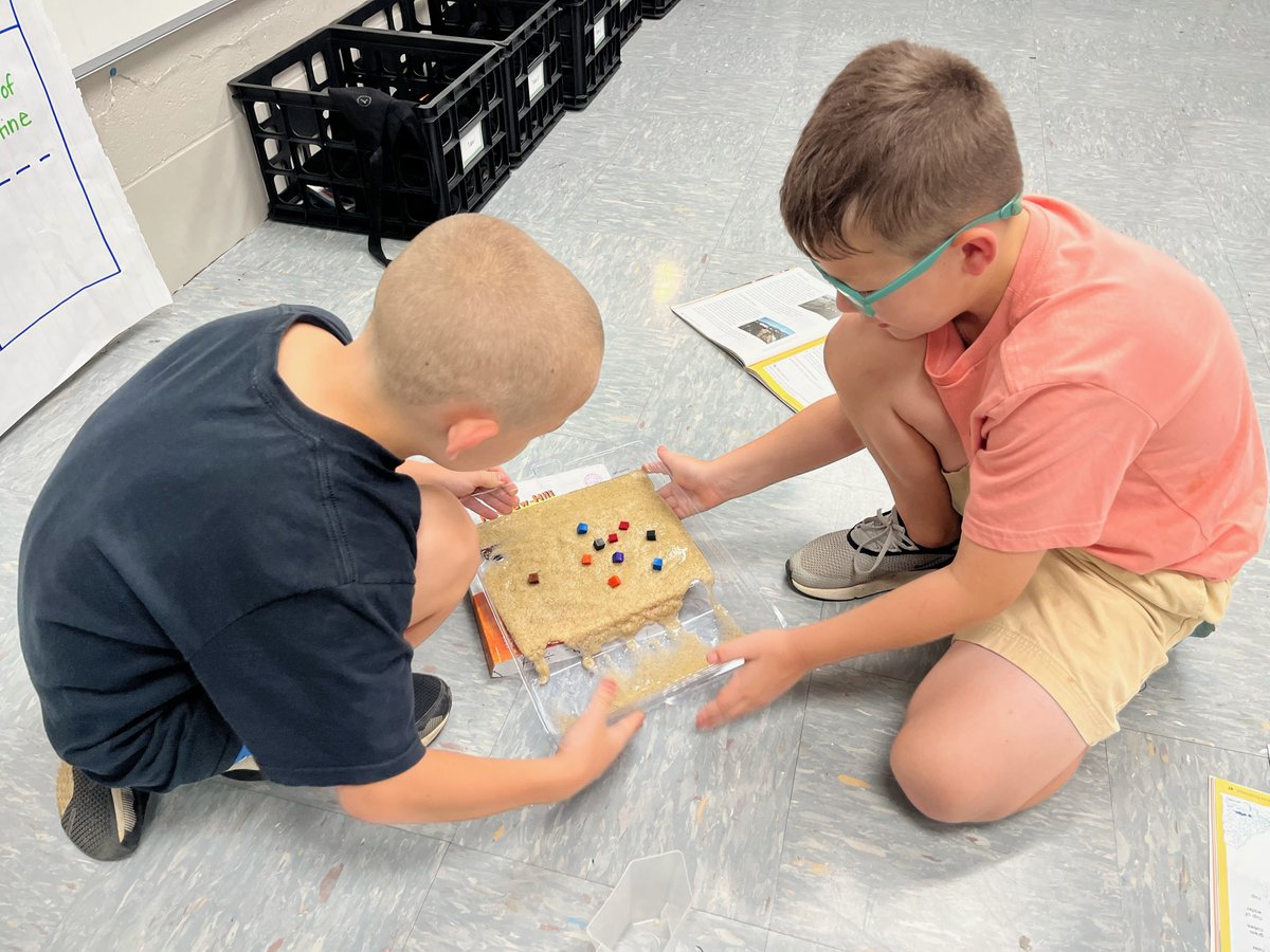 wpzizzers's tweet image. Dr. Rodriguez&apos;s third-grade class learned about natural hazards. The students were hands-on, simulating floods and landslides with small cubes representing homes. 🏠🔍 #ScienceExplorers #ZizzerProud