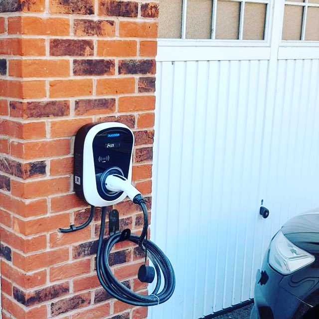 elec_point_ev's tweet photo. Another quality installation in #broughton today!

The @Duosida 7kw EV Charger 🙌

Perfect for Home or Office
Plug &amp; charge, or use the Android &amp; iOS App (Included)
7kW current (32Amp) to charge your car quickly &amp; efficiently 
1-year warranty
#evcharger #ev #evcharging https://t.co/MhU8QYyPZ6