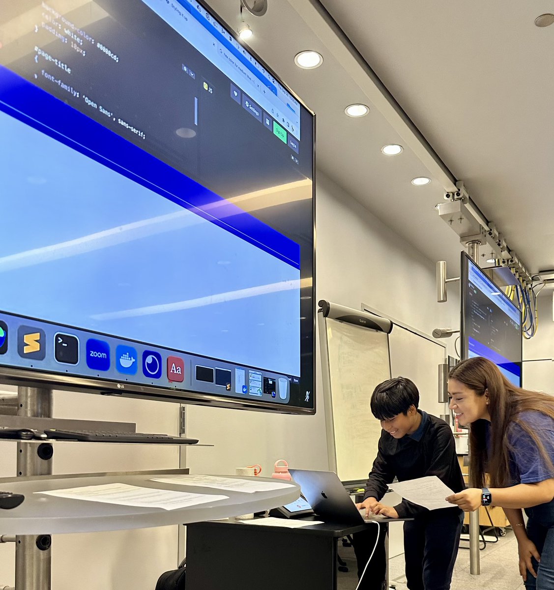 He coded a website for a “gato pitufo”and I had not had this much fun coding in a while 😂

<a href="/NuevoFoundation/">Nuevo Foundation</a> encouraging kids to be curious about the world of STEM 💛