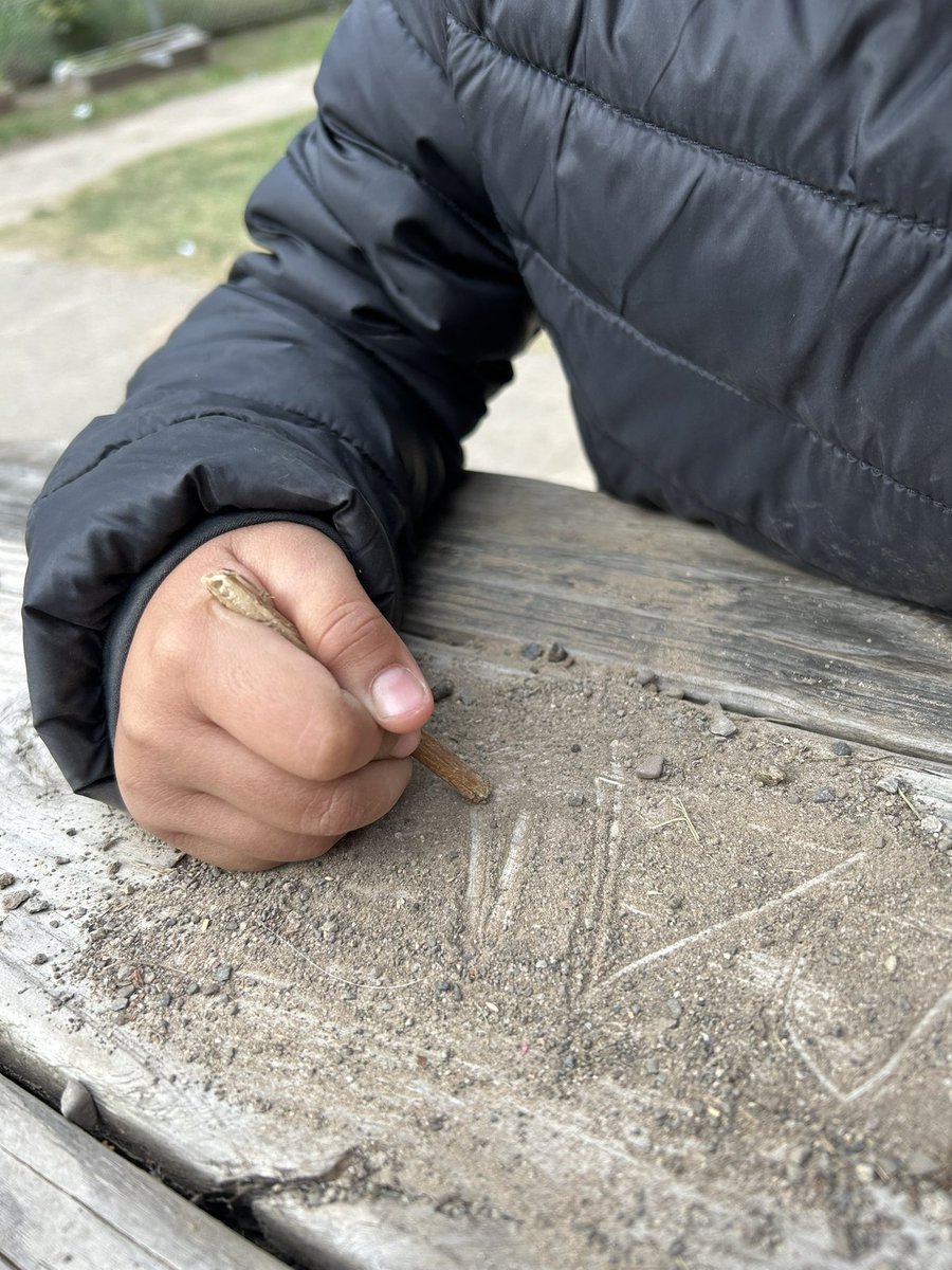 “Look I can make letters in the sand!”#learning can happen anywhere, at anytime and with anything.  #literacy #finemotor #sensory @MsMichelleMatte @ross_dsbn  @dsbn