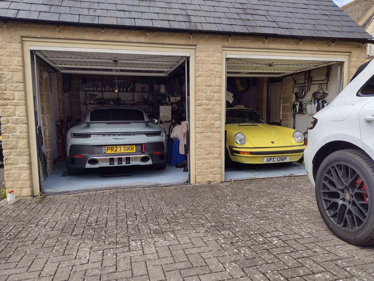 LukeKaiser5's tweet photo. @freddiecamp I know of a very similar 2 car garage! Almost all boxes ticked! https://t.co/1w0iKUaOB1