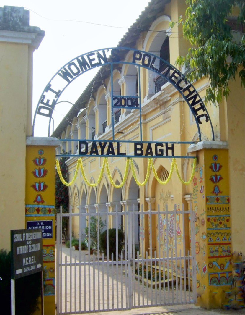 <a href="/OfficeOfDMAgra/">District Magistrate/District Election Officer Agra</a> <a href="/agrapolice/">POLICE COMMISSIONERATE AGRA</a> <a href="/myogiadityanath/">Yogi Adityanath</a> महिलाओं के सशक्तिकरण में महिलाओं का पढ़ना लिखना ही काफ़ी नहीं है।

महोदय, हमारी सोच है कि उनका फाइनेंसियली सशक्त होना भी जरूरी है। उसके लिए #Dayalbagh ने उनके स्किल डेवलपमेंट का भी प्रावधान किया। इसके बारे में पढ़िए इस ब्लॉग पोस्ट में…

sigmasixq.blogspot.com/2017/11/skilli…

<a href="/OfficeOfDMAgra/">District Magistrate/District Election Officer Agra</a>