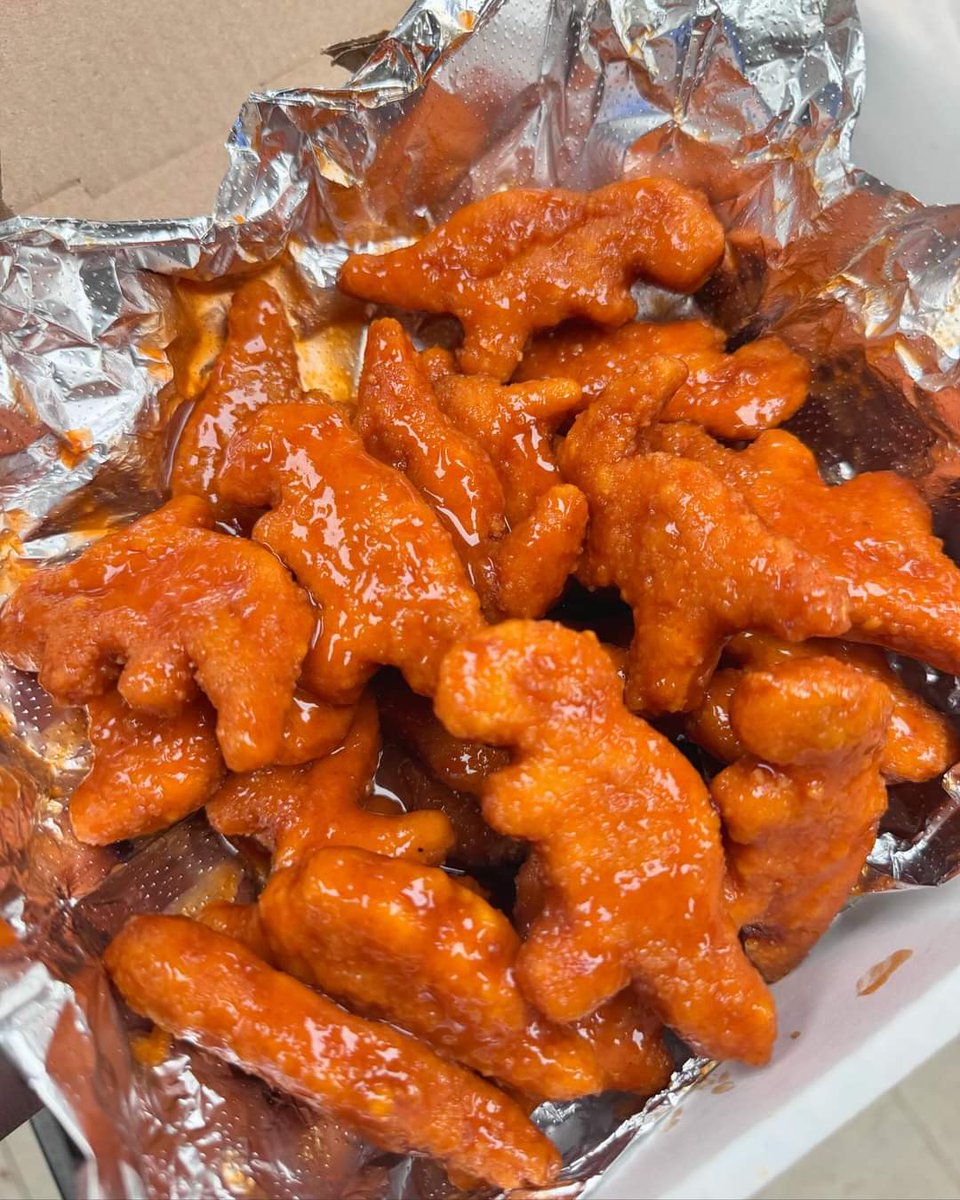 RickyTickyTac's tweet image. Pass the hot wings