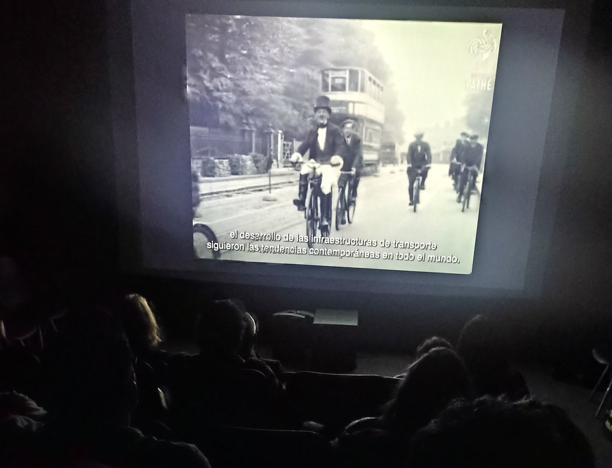 Luego de 3 jornadas finalizó el Ciclo de Cine del Día Nacional Sin Auto 2023 organizado por <a href="/DTPMet/">DTPM</a> y <a href="/CinetecaChile/">Cineteca Nacional de Chile</a>. Mujeres En Bicicleta y Together We Cycle fueron los documentales que dieron el cierre y acompañaron conversatorio de <a href="/RevistaPedalea/">Revista Pedalea</a> y la presencia de <a href="/nlenchile/">Embajada del Reino de los Países Bajos</a>.