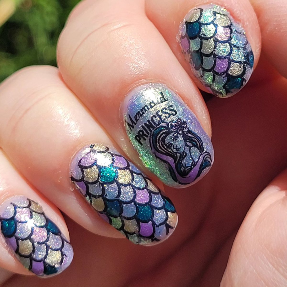 brandiejune's tweet image. Feeling my best mermaid 🧜‍♀️ vibes. Did some reverse stamping with shimmering polishes and a @hellomaniology mermaid plate. 
Code MYNAILS10 is good for 10% off Maniology.
#maniologyambassador  #manichallengesep23 #Maniology #mermaid #mermaidvibes #nailpolish