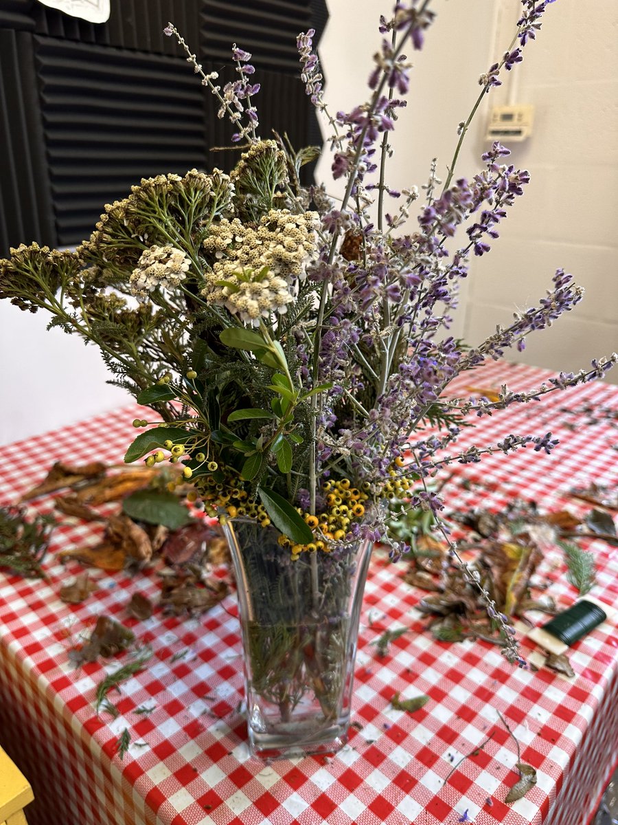 CppNeets's tweet photo. Inspired by #Autumn,  the
young people on the JGW+ programme made some stunning #autumnal wreaths today. Plus a beautiful bouquet from the left-overs. #thursdaymorning autumncolors #creativity https://t.co/HwBOGsObKQ