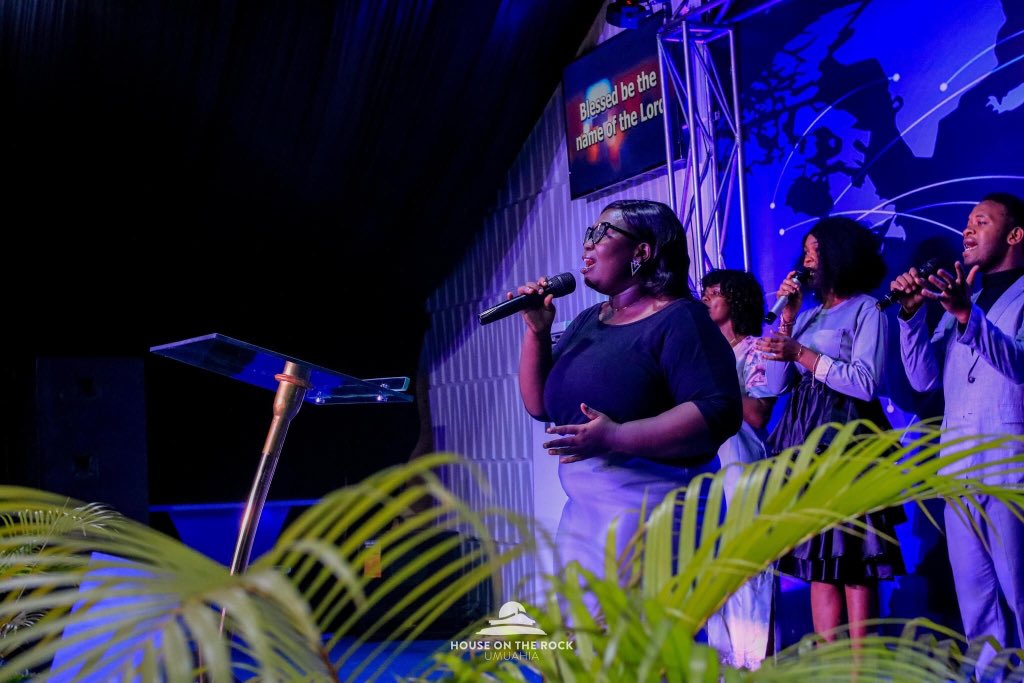 hotrumuahia1's tweet photo. |CALL TO WORSHIP|
🎤Blessed be the name of the Lord
He is worthy to be praised and adored
So we lift up holy hands in one accord
Singing blessed be the name
Blessed be the name
Blessed be the name of the Lord🎶🎶
#calltoworship
#Wordandspirit
#Codep23
#Hotrservice
#Hotr https://t.co/RBzdVEKRLV