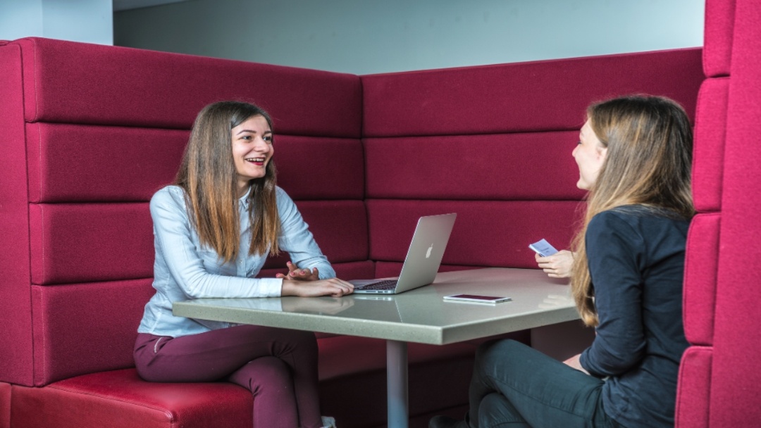 Deciding whether a #Postgraduate degree is right for you? It’s natural to have questions! 🤔 One of the best ways to get the answers you need, is to hear from the people who know best! 📚
Catch up on our student Q&amp;A to get the answers you’re looking for hubs.ly/Q023GrxY0 👈