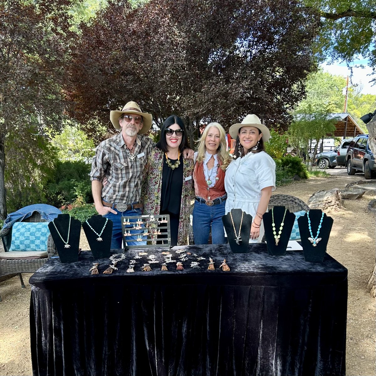 Sorrel_Sky's tweet photo. Our wonderful Santa Fe team is at @sfwinechile Guest Chef Luncheon at Star Liana York's Studio. This looks way to fun and beautiful to be called going to "work".
#sorrelsky #santafeart #newmexicostyle  #shopsantafe #artgallery #santafenm #nmtrue #santafenmtrue #bronzesculptures https://t.co/7zCjXkMFXn