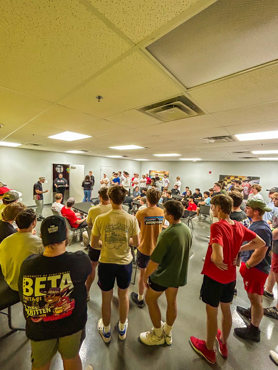 UC ΒΘΠ tweet media