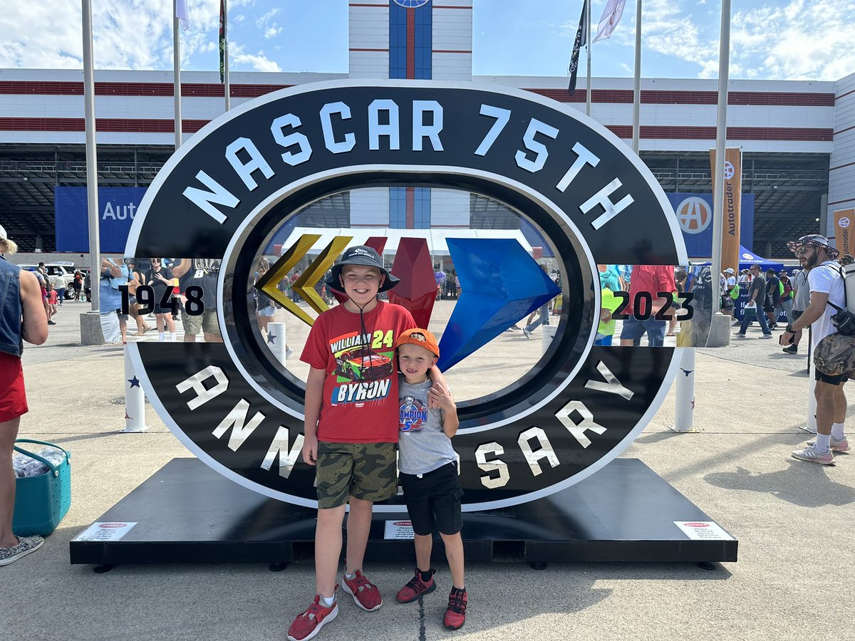 kellimwest's tweet photo. @Josh6williams @AlloyEmployer @dgm_racing_ @NASCAR_Xfinity @XfinityRacing @CLTMotorSpdwy @LVMotorSpeedway @HomesteadMiami @MartinsvilleSwy @phoenixraceway @Arizona811 https://t.co/GTu8VxKAGh