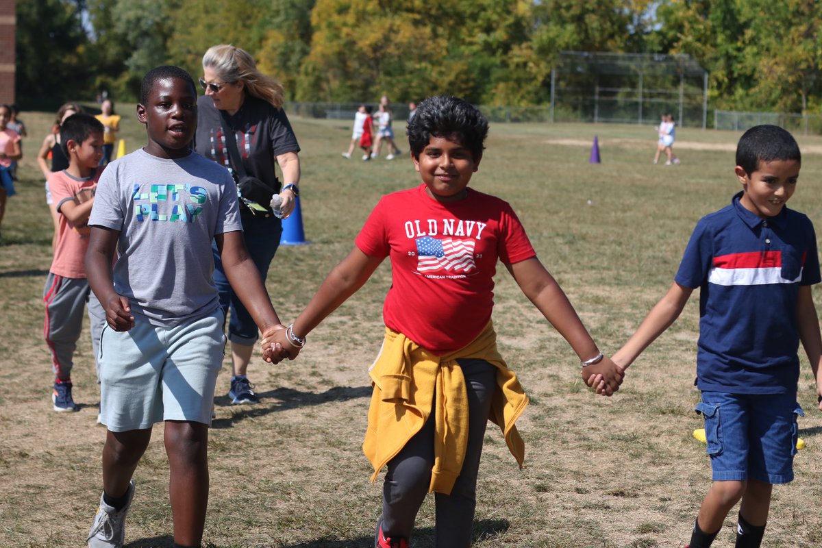ceDCSD's tweet image. Wolfhounds had a blast at the Wolfhound Walk-a-thon last week! Thank you to PTO and our parent volunteers for putting on a great event🐾💚 #partofthepack #bettertogetherdcs