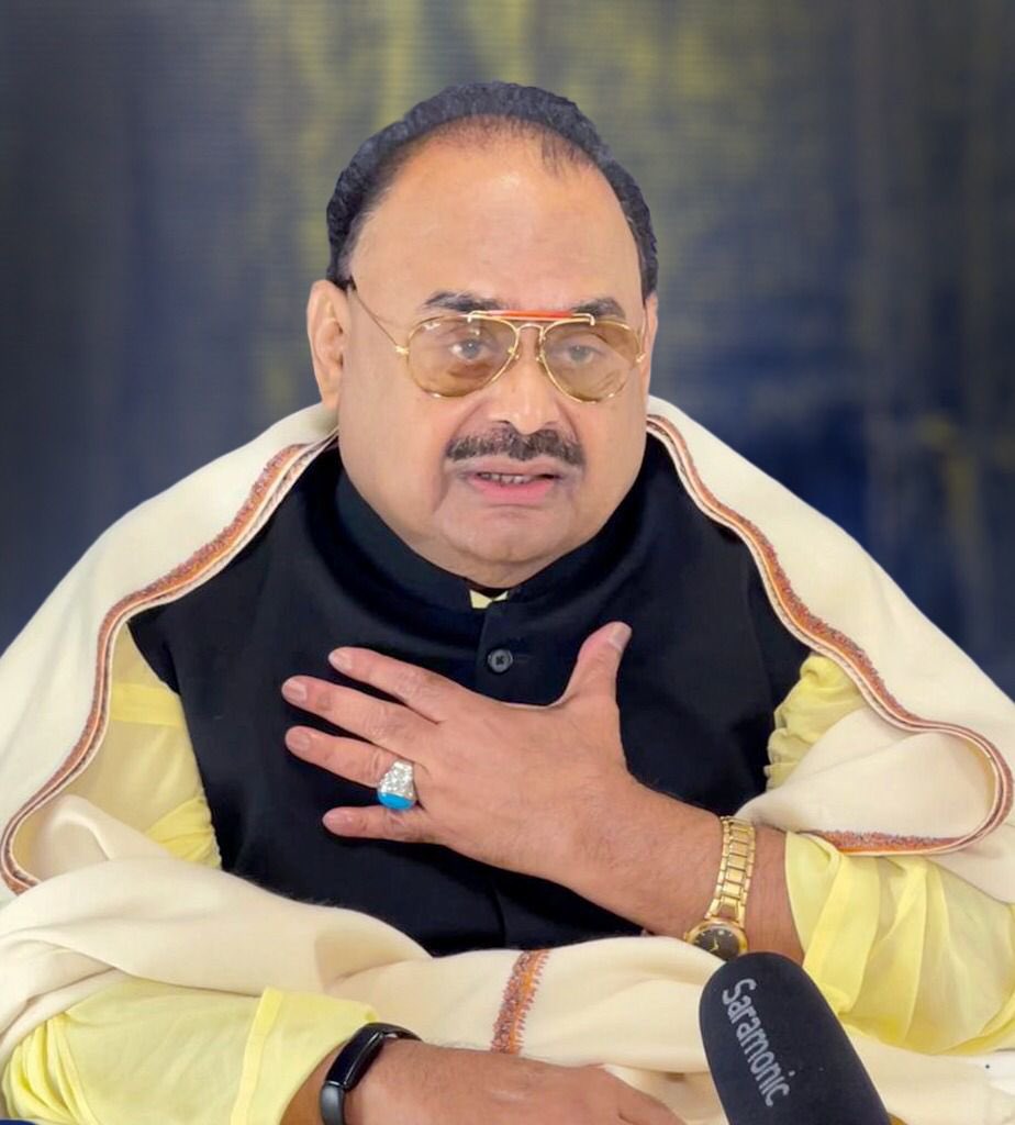 masifqazi_'s tweet photo. کبھی کبھی چپ رہنا شکایت کر نے سے زیادہ بہتر ہوتا ہے وہ لوگ اکثر بدل جاتے ہیں جنہیں حد سے زیادہ عزت اور وقت دیا جاۓ یہ وہ حقیقت ہے جس کو ہم اکثر فراموش کردیتے ہیں اور ہماری تاریخ گواہ ہے کہ ہمیں سب سے زیادہ اس طرح کے لوگوں کی وجہ سے نقصان اُٹھنا پڑا ہے !!!
#LiftBanOnAltafHussain @AltafHussain_90 @OfficialMqm