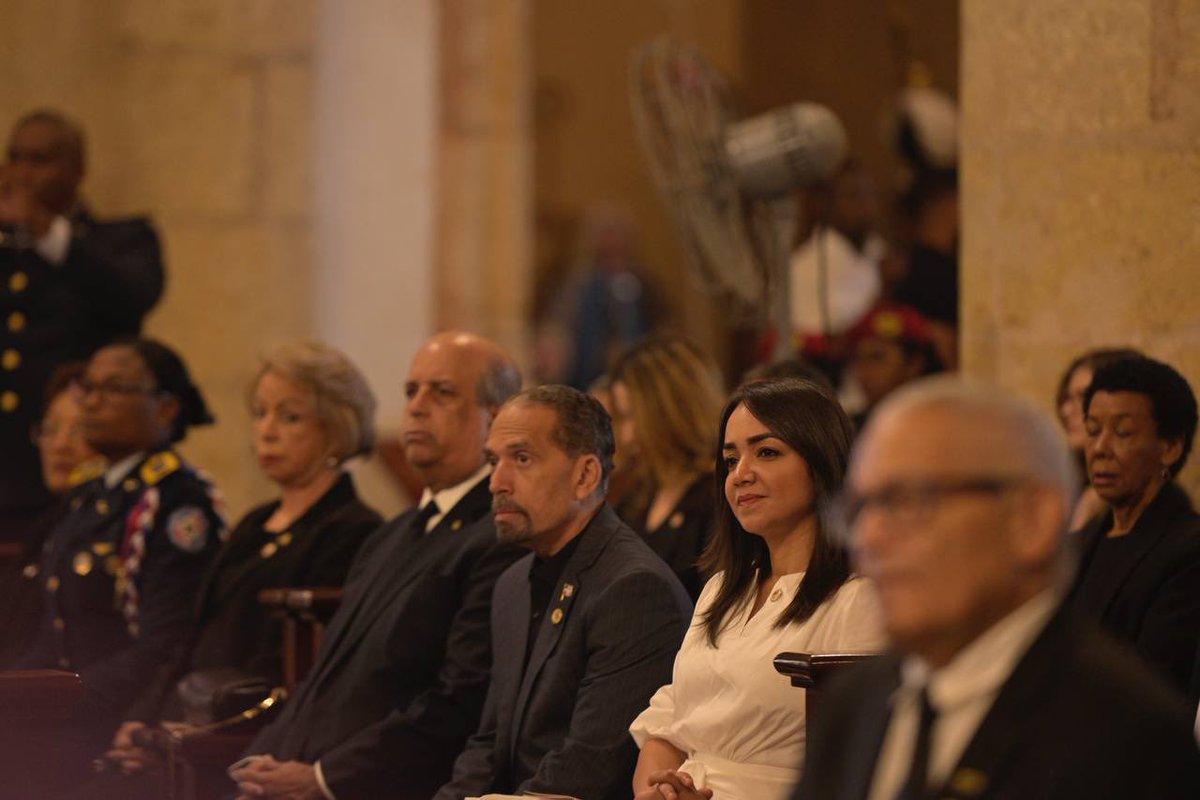 FarideRaful's tweet photo. Mediante Decreto No. 164-23 emitido por el Presidente @luisabinader se ordenó el traslado de los restos de Abigail Mejía al Panteón de la Patria. Hoy fuimos testigos solidarios y agradecidos de un acto que inmortaliza el nombre de esta mujer valiente, digna y maestra. https://t.co/cFby1UwBwz