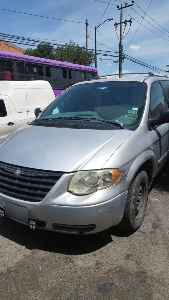 SS_Edomex's tweet photo. #Tlalnepantla || Luego de que un grupo de operadores del transporte público 🚌 denunciaran que tres personas los estaban extorsionando, personal de la #SSEdoméx detuvo a dos hombres y a una mujer por su probable participación en los hechos. https://t.co/9ffdVvPB3O