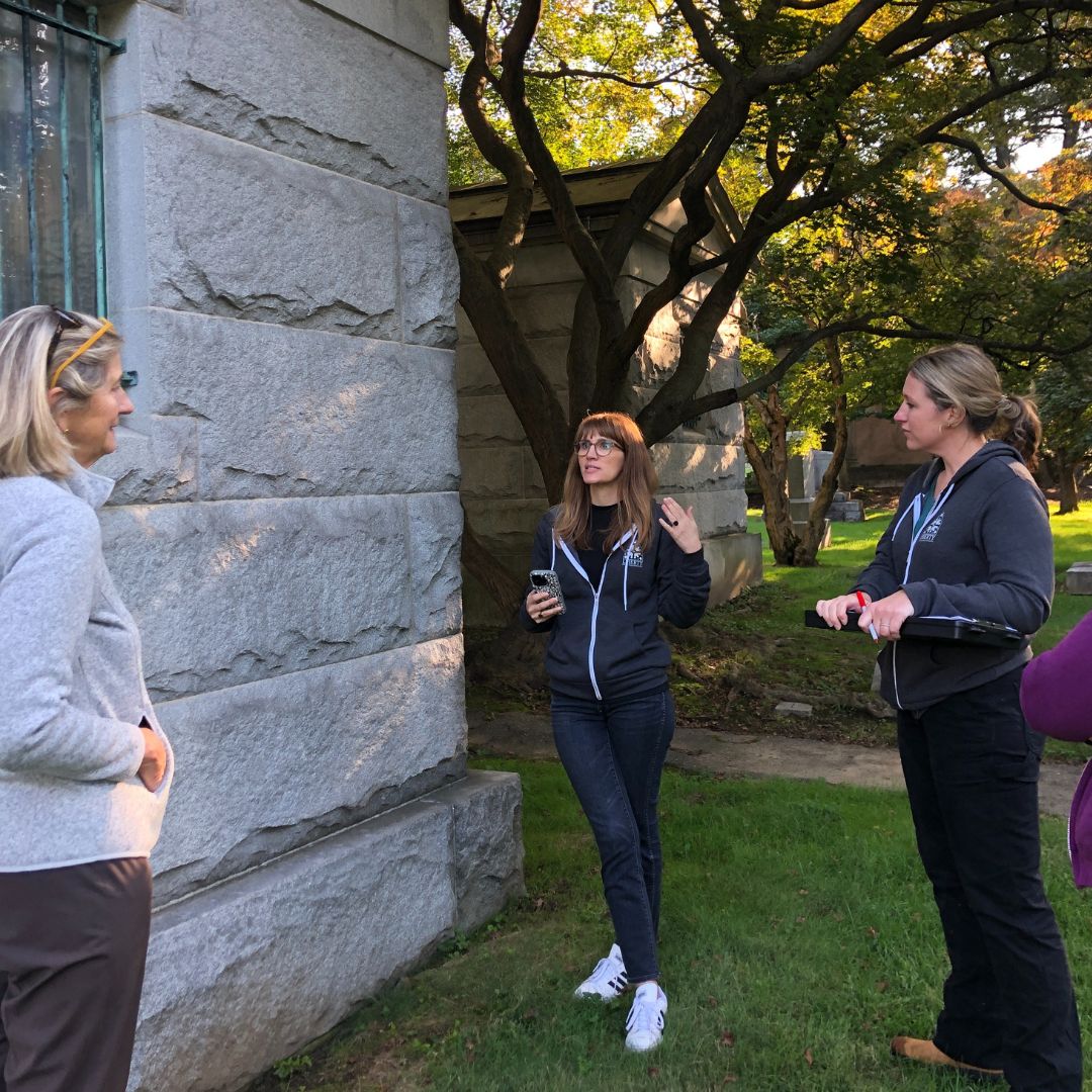 WoodlawnCemNY's tweet photo. Woodlawn Stained-Glass Survey documents & provides conservation recommendations for Woodlawn's massive collection of #StainedGlass windows.
The Survey is led by @libertysgc with help from @TheNeustadt & @metmuseum #AmericanWing & #ObjectsConservation. https://t.co/UBSIJBP45p