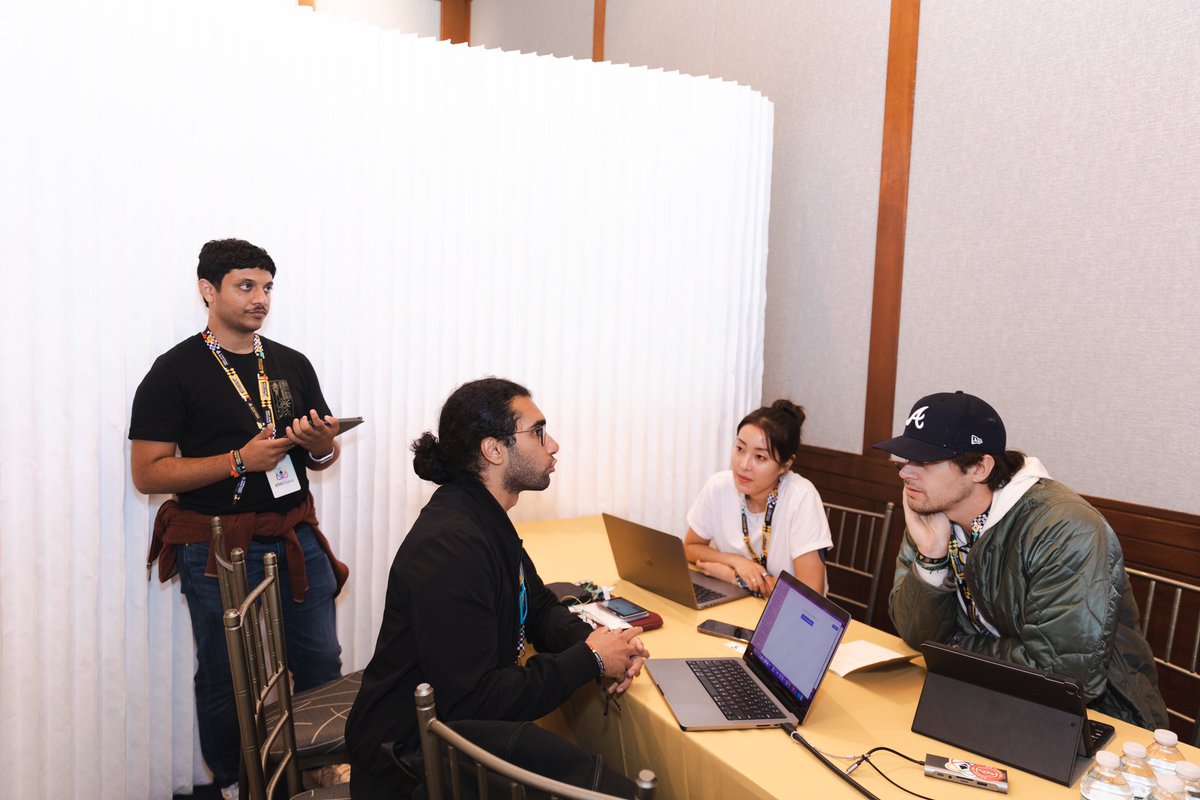 Neelshah112002's tweet photo. Thrilled to be part of the ETHGlobal New York volunteer squad! 🌐🗽 It was cool to dive into the world of Ethereum, connect with with industry leaders, and drive innovation at the heart of NYC. Let's make history together! 🌟@ETHGlobal #ETHGlobalNY #BlockchainInnovation https://t.co/R7tKfn7kdh