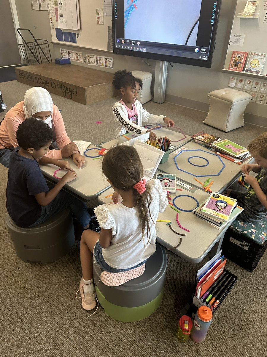 2nd graders in <a href="/MissHarvey3rd/">Bri Harvey</a> class building polygons and non polygons using math manipulatives and academic vocabulary. <a href="/PISDHallElem/">Hall Elementary School</a> #HallMeansAll