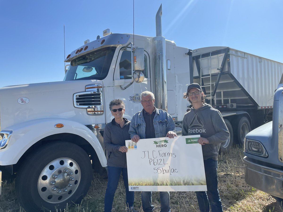taychamulka's tweet photo. First weigh of the year, and a consistent one, as the whole field ran 52bu/ac. #YieldHero23 #YHContest @PioneerSeedsCA https://t.co/ec8lfGicUu