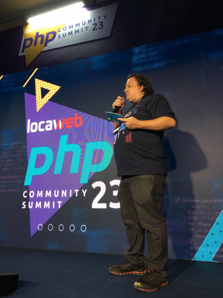marcelgsantos's tweet photo. O @pokemaobr, além de responsável pela organização e curadoria do evento, é o mestre de cerimônia do palco principal. 👏🏽 https://t.co/51weNTG2uo