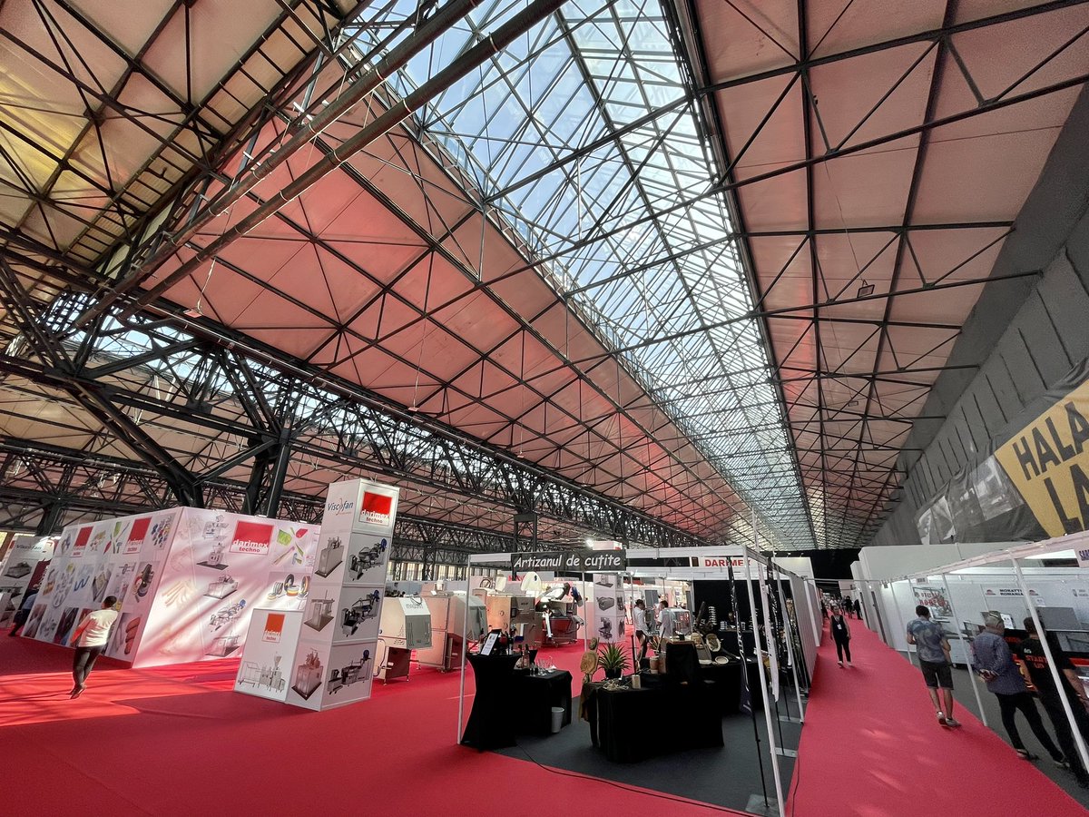 romanyatiad's tweet photo. TİAD Başkan Yardımcımız Gürsel Öztürkmen, Hala Laminor’da 28 Eylül - 1 Ekim tarihleri arasında düzenlenen Foodexpo Gıda ve Gıda Ekipmanları Fuarında, yeni Üyelerimizden Sarmaşık Machines SRL’nin sahibi Murat Sisan’ı ziyaret etti. https://t.co/UVMhN2LIBe