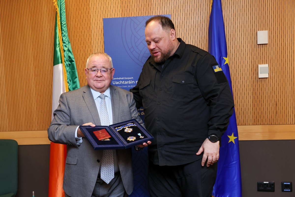 President of Ukraine, Volodymyr Zelenskyy, signed a decree to award the Ceann Comhairle with the Order of Prince Yaroslav the Wise, II degree on September 4th 2023. 

The Ceann Comhairle said he is greatly honoured to receive the Order. 🇮🇪🇺🇦