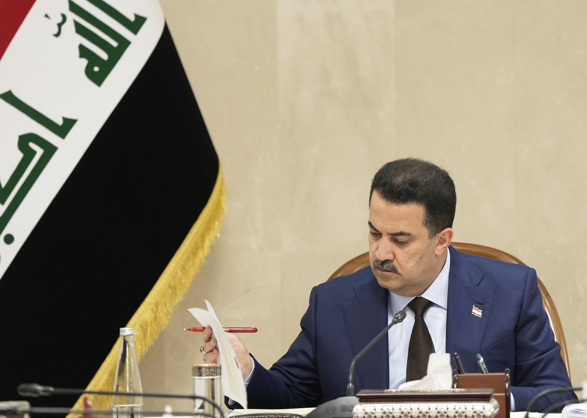 تنفيذاً لتوجيهات رئيس مجلس الوزراء <a href="/mohamedshia/">محمد شياع السوداني</a> ، جرى مساء اليوم الخميس نقل الوجبة الأولى من المصابين في حادث الحريق الأليم الذي وقع في قضاء الحمدانية (بغديدا) للعلاج في تركيا، البالغ عددهم أربعة مصابين، مع مرافقيهم، وذلك بعد أن أفادت التقارير الطبية بأن وضعهم الصحي يسمح لهم