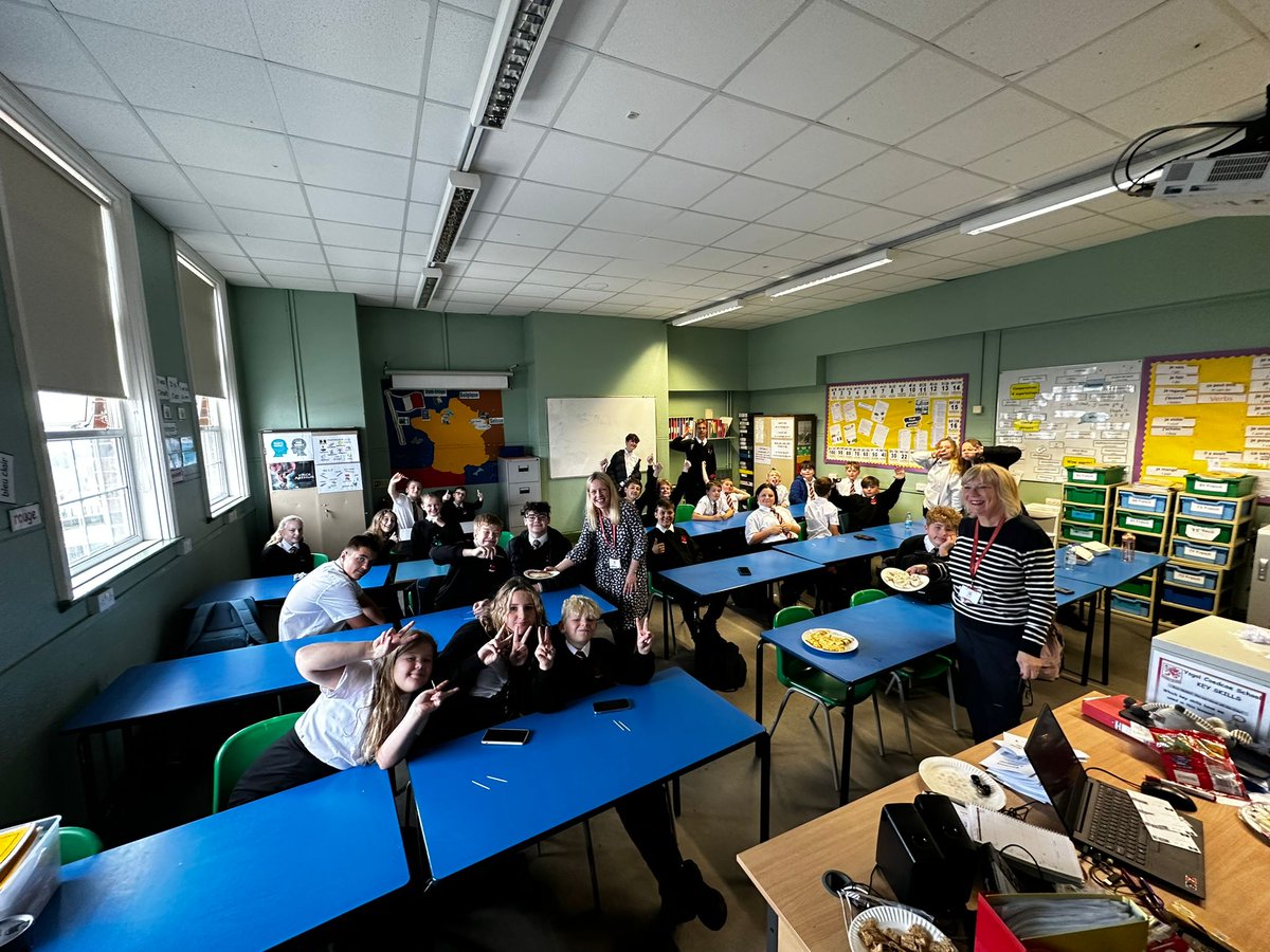CoedcaeMFL's tweet photo. Celebrating the European Day of Languages this week, Year 7, 8 and 9 thoroughly enjoyed their European food tasting session today. The bravest pupils even did it with their eyes shut! #EuropeanDayofLanguages #coedcae #newexperiences https://t.co/26fsNDGukU