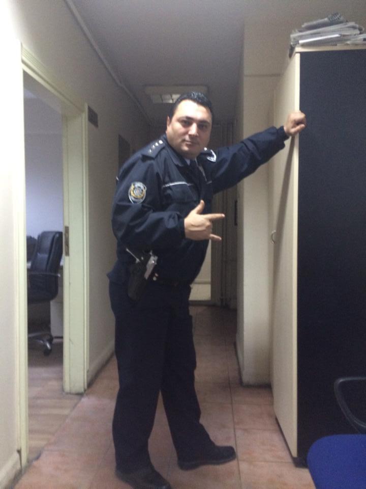 Deprem bölgesinde görevli iken halka dağıtılması gereken yardım malzemelerini çalıp evine götürdüğü için 6 Mart'ta tutuklanan ve hakkında 12 yıl hapis cezası istenen Emniyet Müdürü Yadigar Işık tahliye edileli birkaç saat oldu