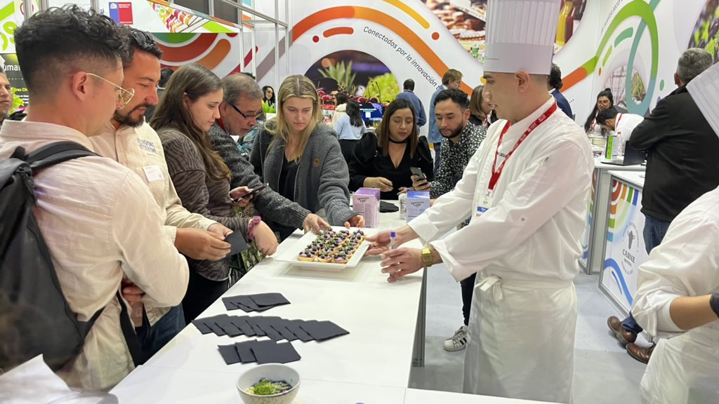 Transforma_Alim's tweet photo. Último día del espacio de Innovación Alimentaria #TransformaAlimentos en Food&amp;Service. Visita los stands, participa en las activaciones culinarias y conéctate con innovadores de todo Chile.  #SomosTransformaAlimentos https://t.co/sEsaUskUb9