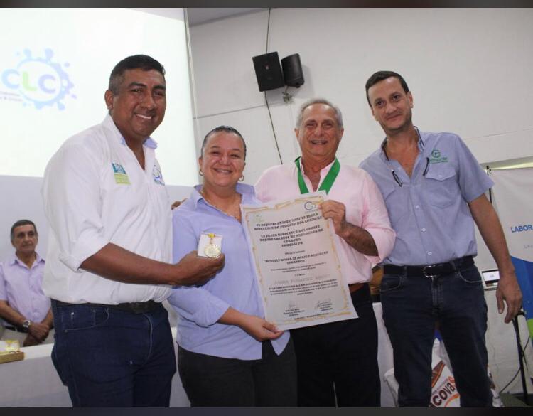 Montelibanopl's tweet photo. En la celebración del día del ganadero llevado a cabo en las instalaciones de AGROSAVIA (Montería), CODEGACOR y FEDEGAN, exaltaron a la Dra. Johana Fernández y el Dr. Hamilton Escobar, por su gestión y aporte al desarrollo de la ganadería en la región del San Jorge. https://t.co/ThuvhjmxXV