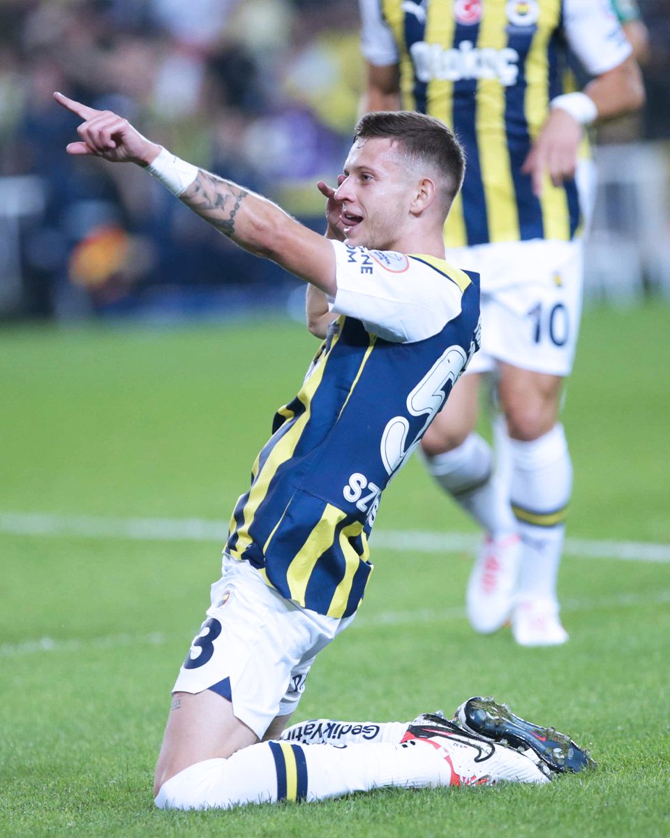 🟡🔵 Fenerbahçe this season...

👏 13 games unbeaten
🔝 of the Süper Lig

📸: <a href="/Fenerbahce/">Fenerbahçe SK</a> || #UECL