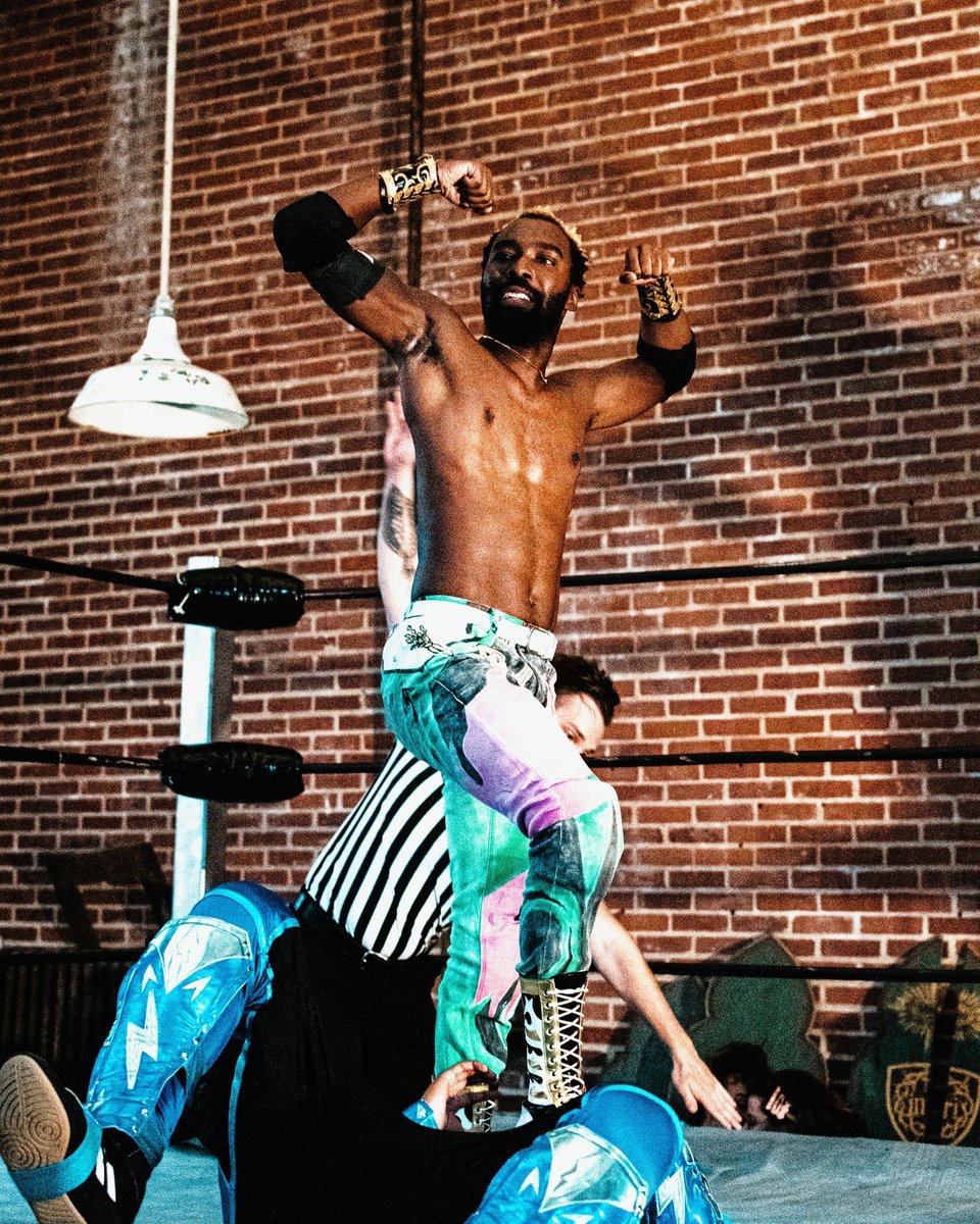 Black Sabre Jr. 🍔 tweet media