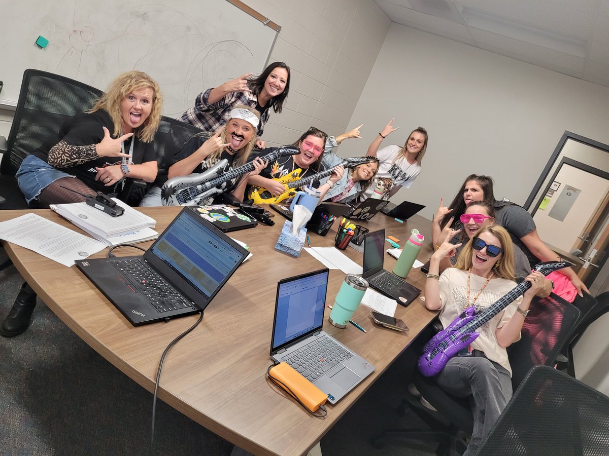 TwistedinTech's tweet image. This is how we plan. 🤩 @CashionComets Rock Your School Day 🎸 #technologyintegration 🤖 #teachingisFUN 👩🏫